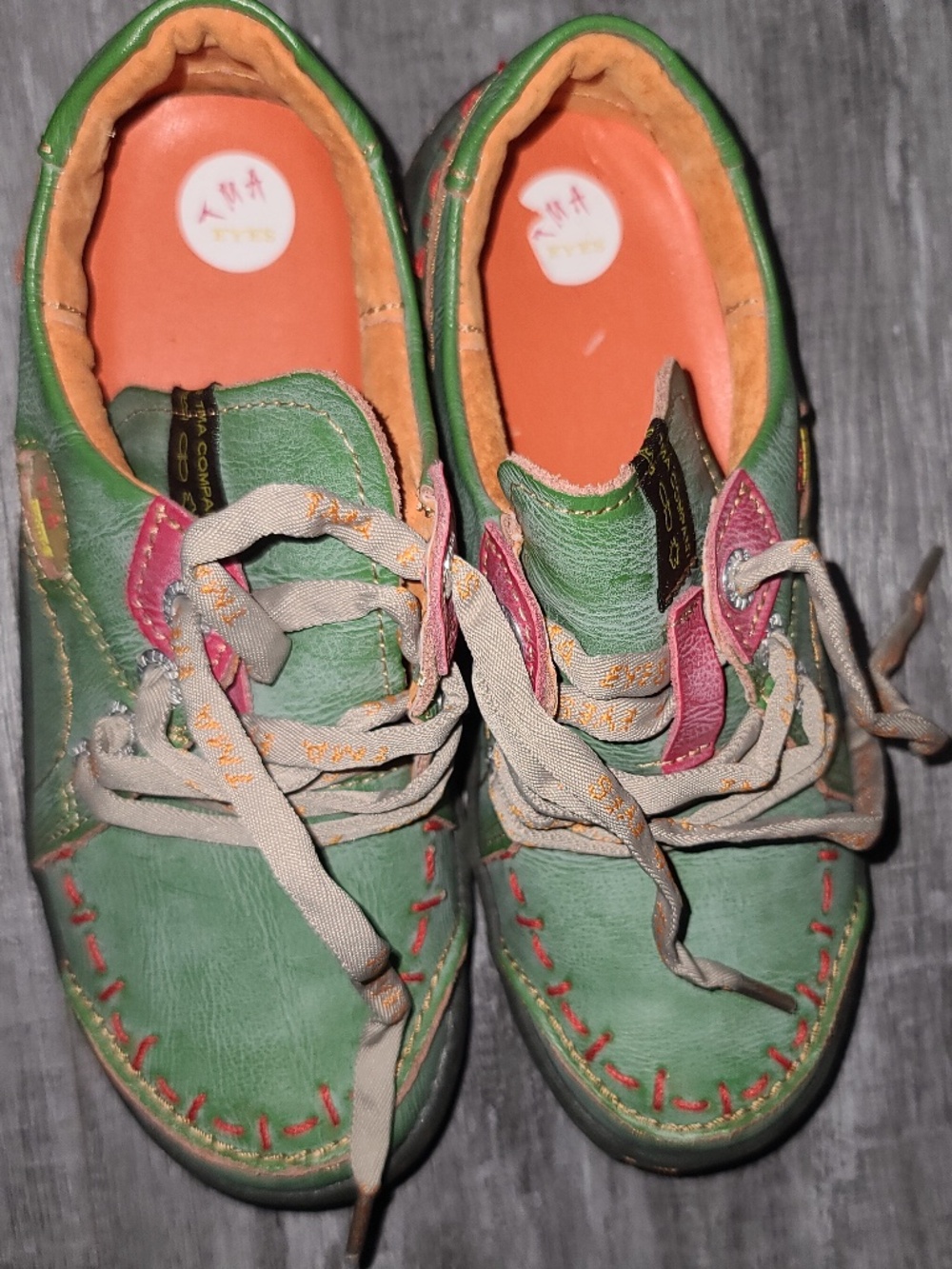 TMA Eyes Women's Green Leather Lace-Up Moccasin Shoes size 7 featuring contrasti